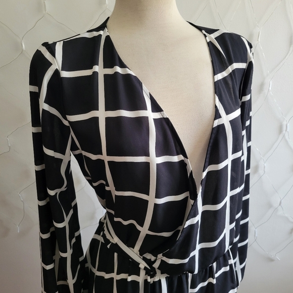 Lark & Ro Wrap Dress / Square Print / Size Large - Picture 3 of 5